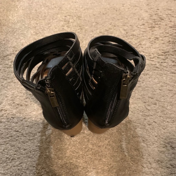 Cute comfy wedges - Picture 2 of 5